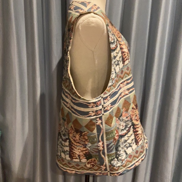 Hamilton Cat Kitten Vest, mother-of-pearl buttons - Picture 11 of 16